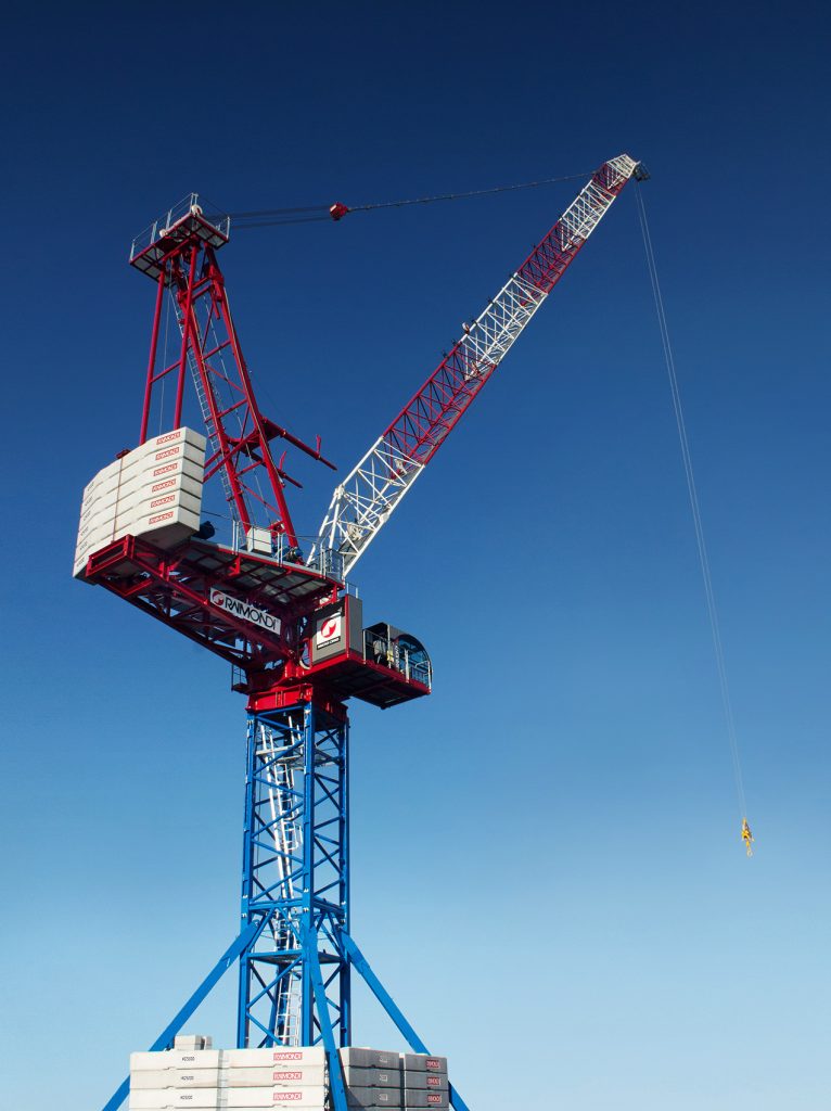 Raimondi launches LR330 luffing jib crane