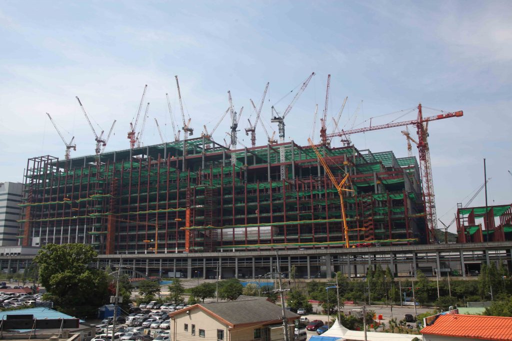 NFT to supply 30 tower cranes for Samsung megaproject
