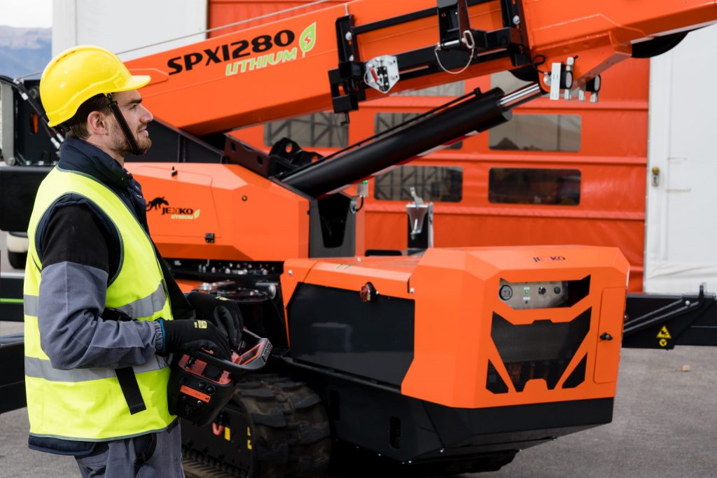 Jekko launches lithium-powered SPX1280 mini crane