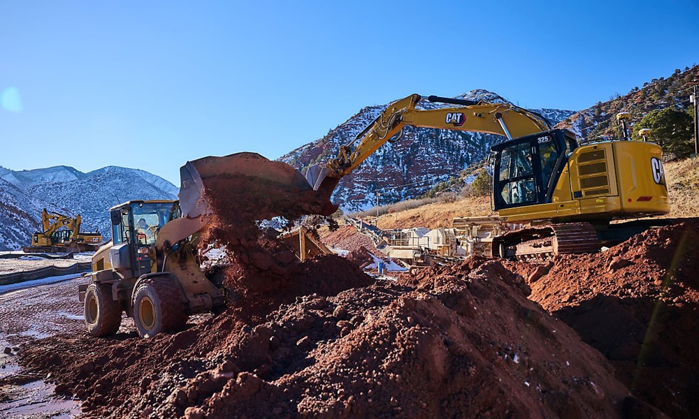 Caterpillar introduces heavy-duty undercarriage for Cat 325 Excavator