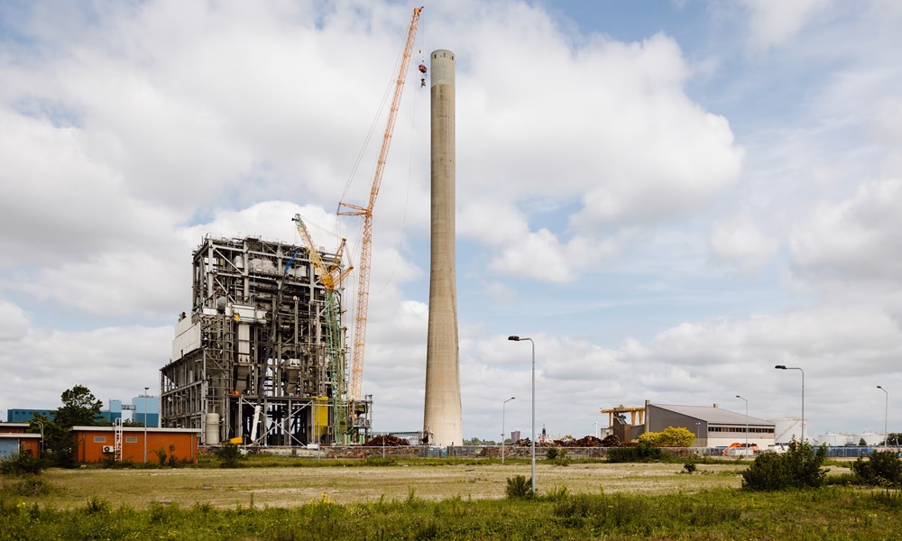 International News: Tadano CC 38.650-1 deployed for complex demolition of Amsterdam power-plant stack