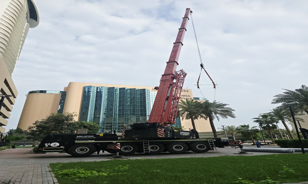 Johnson Arabia JBR glass panel lift