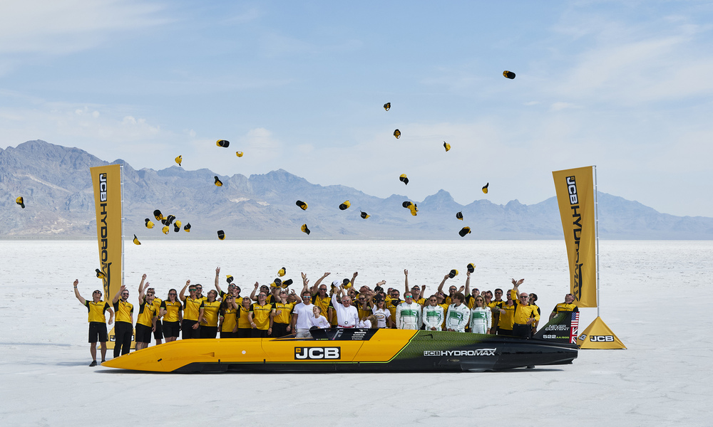 JCB sets world land speed record with hydrogen-powered Hydromax JCB Hydromax
